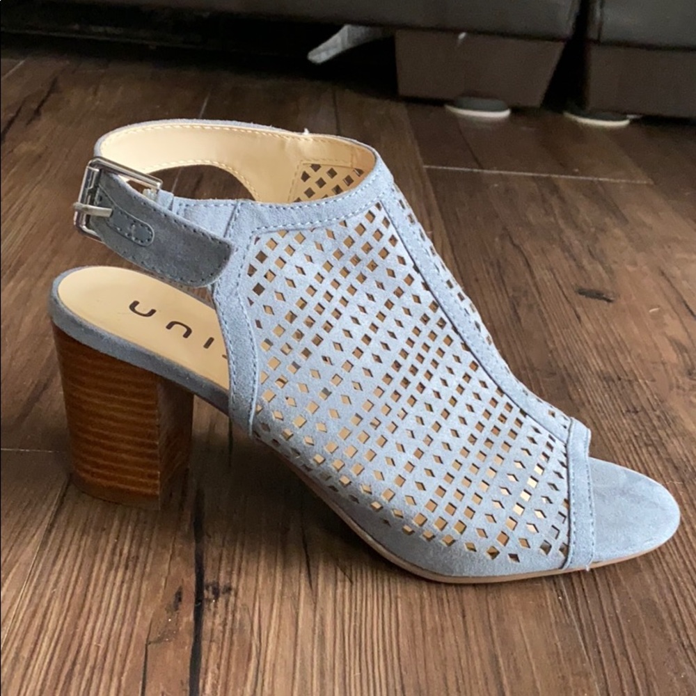 Mesh blue/gray heels